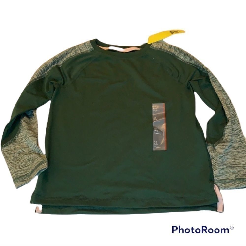 🌼🌼All in motion green soft stretch tee NWT XS🌼🌼